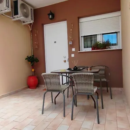 Theo 3 Apartment *