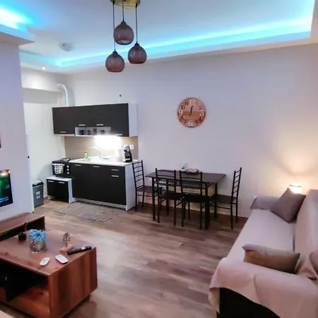 Theo 3 Apartment *