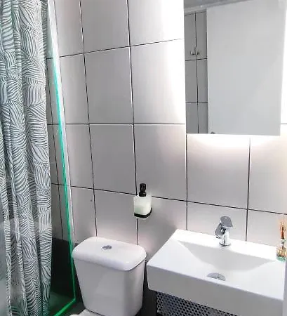 Theo 3 Apartment